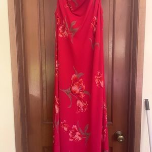 Jessica Howard floral sleeveless floor length dress.
